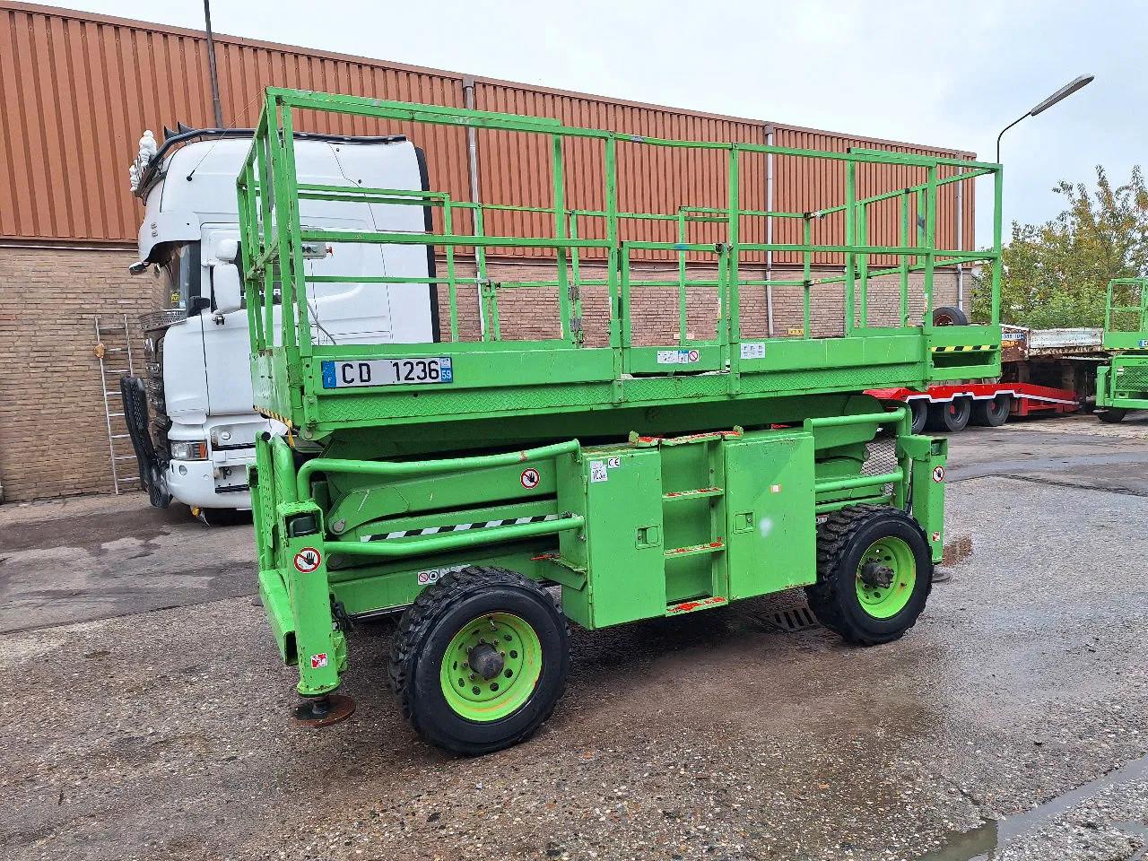 Andere Skyjack SJ-8831