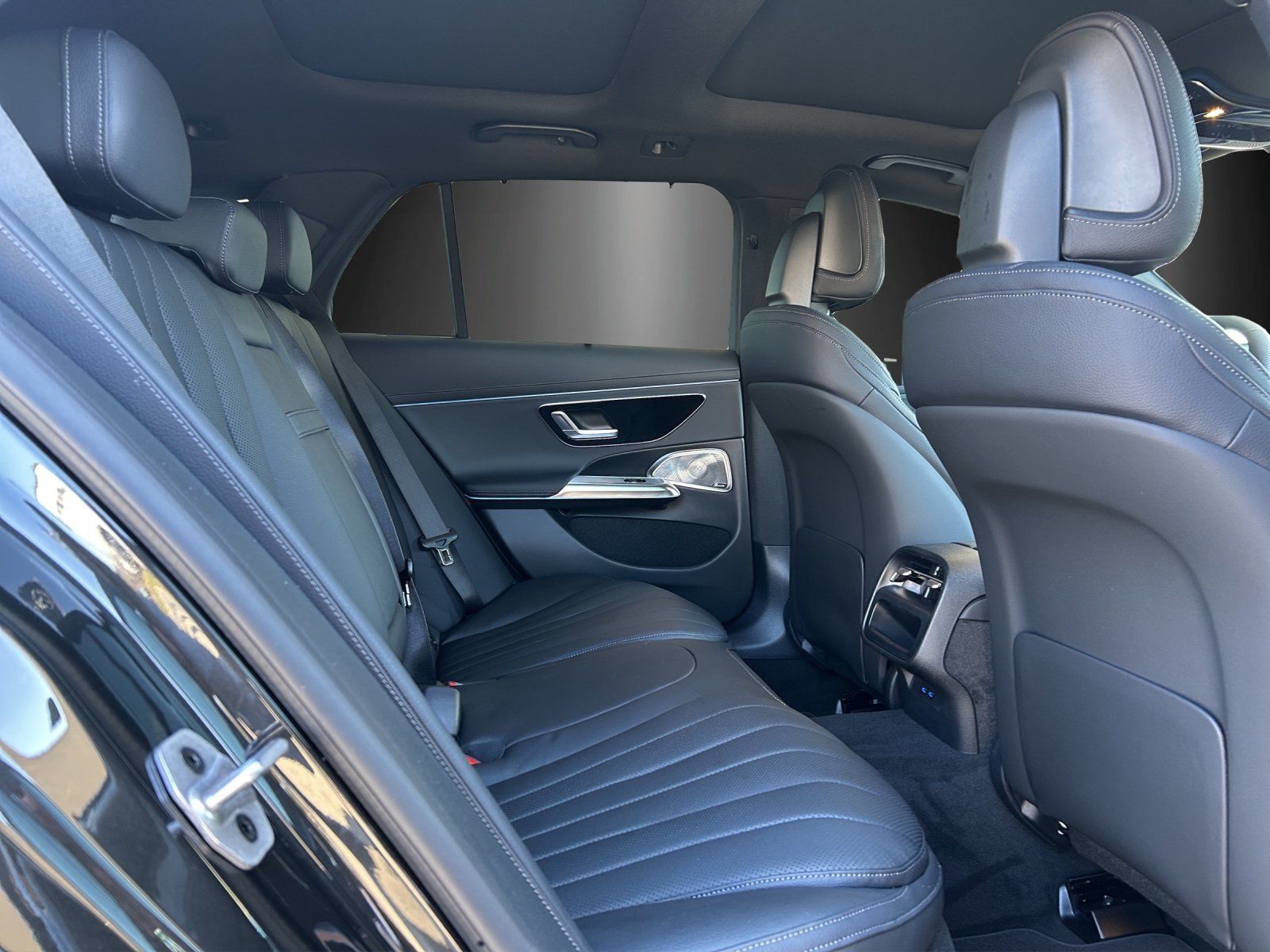 Fahrzeugabbildung Mercedes-Benz E 220 d T AMG Shzg PANO Burmester AHK Sitzklima