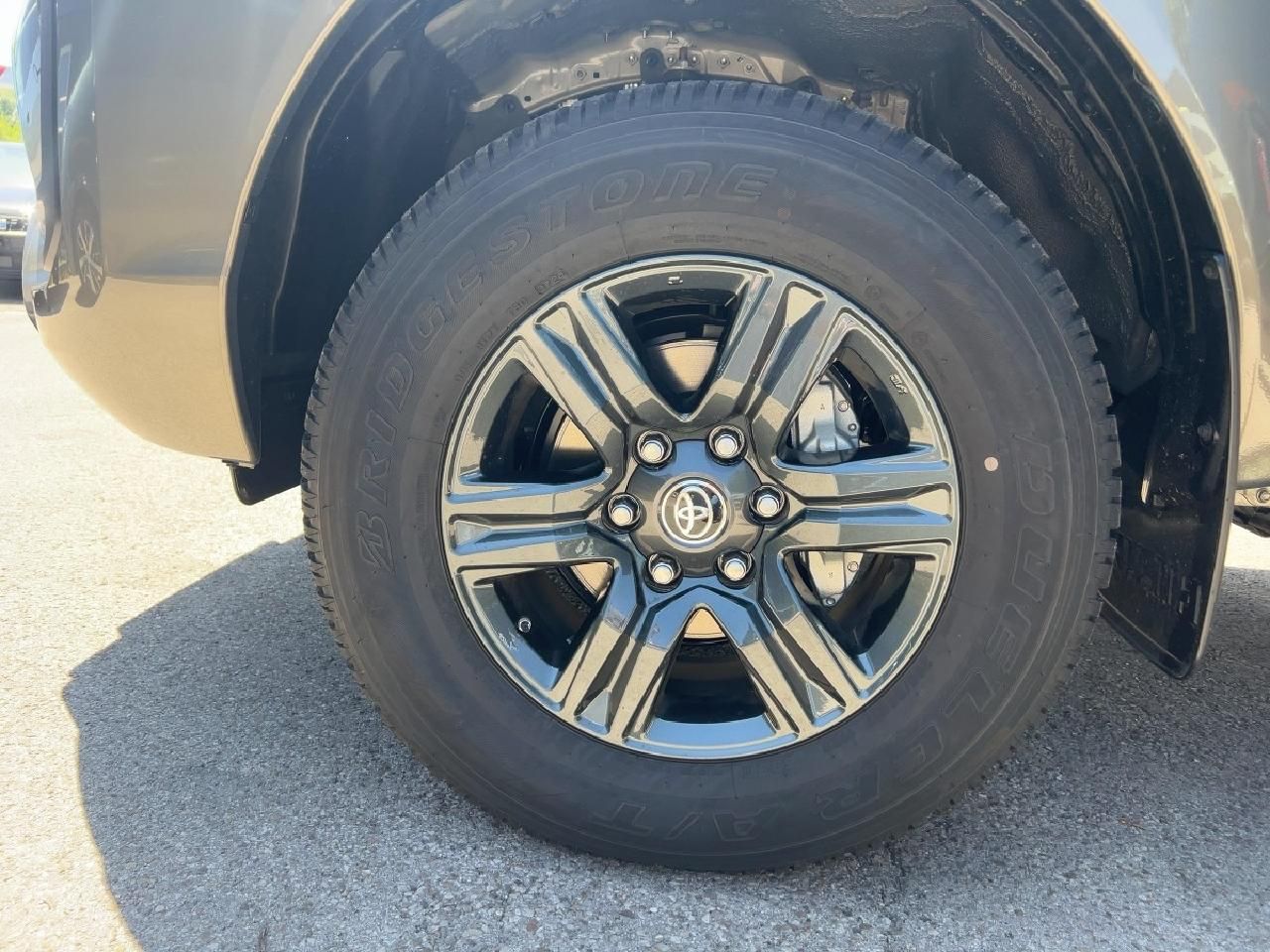 Fahrzeugabbildung Toyota Hilux Double Cab Comfort 2.8 4x4 inkl. AHK