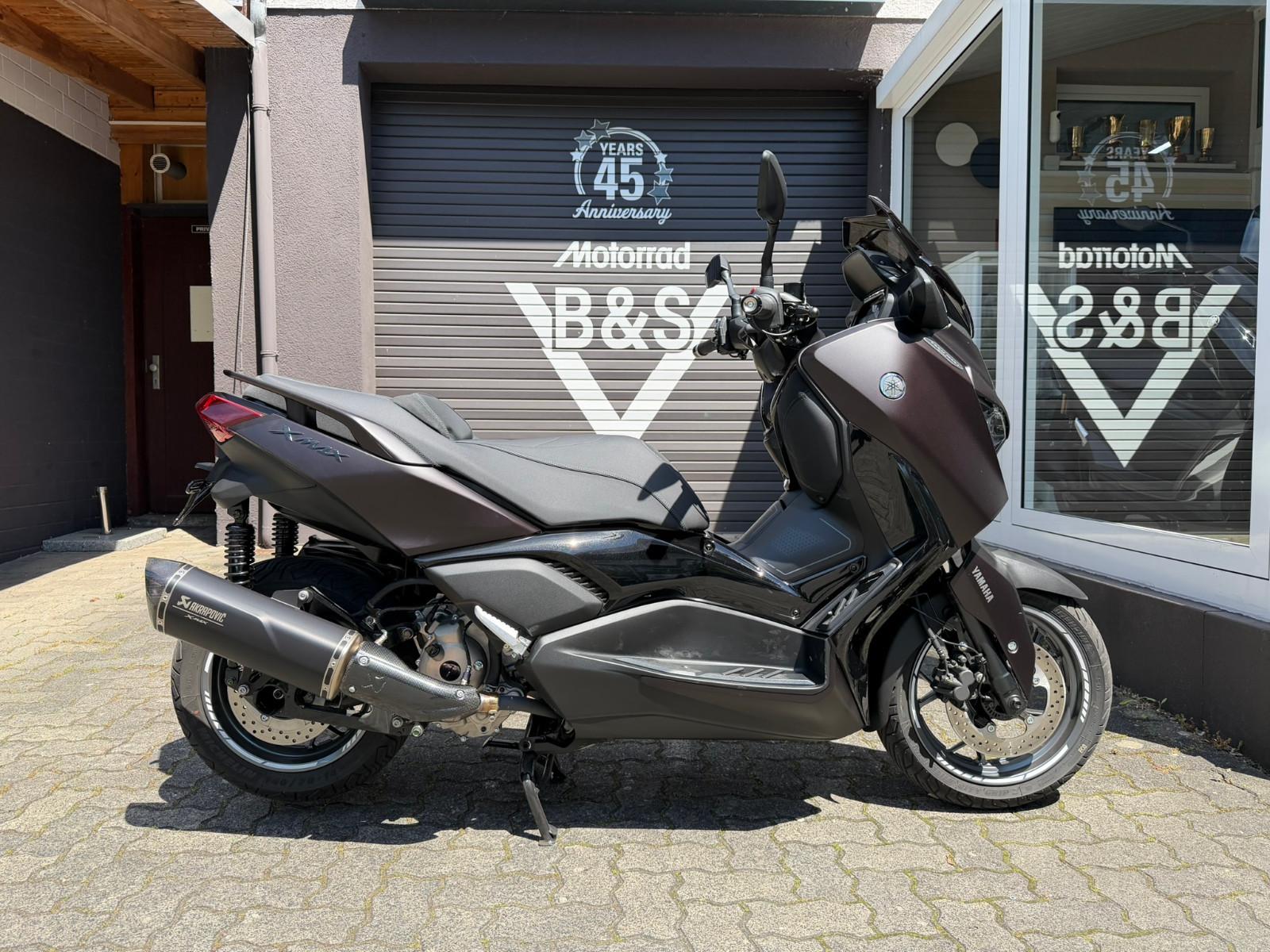 Yamaha XMAX 300 Tech Max+ X-MAX ABS LED Akrapovic