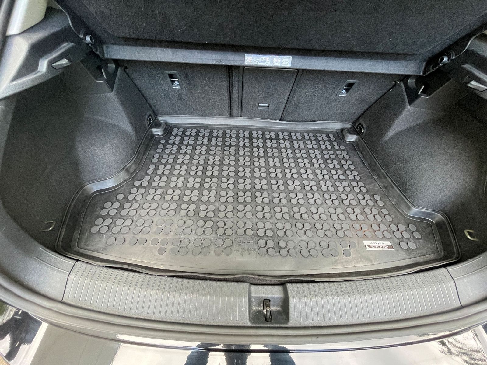 Fahrzeugabbildung Volkswagen T-Roc Style 1,5 TSI PDC LED ALU SHZ ACC UVM