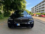 BMW X5 M50 M50d-Massage SoftC PANO SkyL HUD 360 KLS - gebrauchte BMW X5 M50 aus dem Jahr 2020