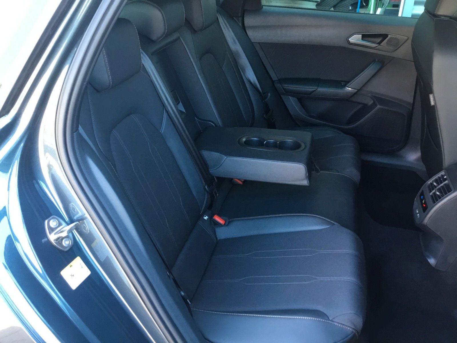 Fahrzeugabbildung CUPRA Leon 1.5 E-HYBRID DSG Sportstourer+AHK+Kamera+18