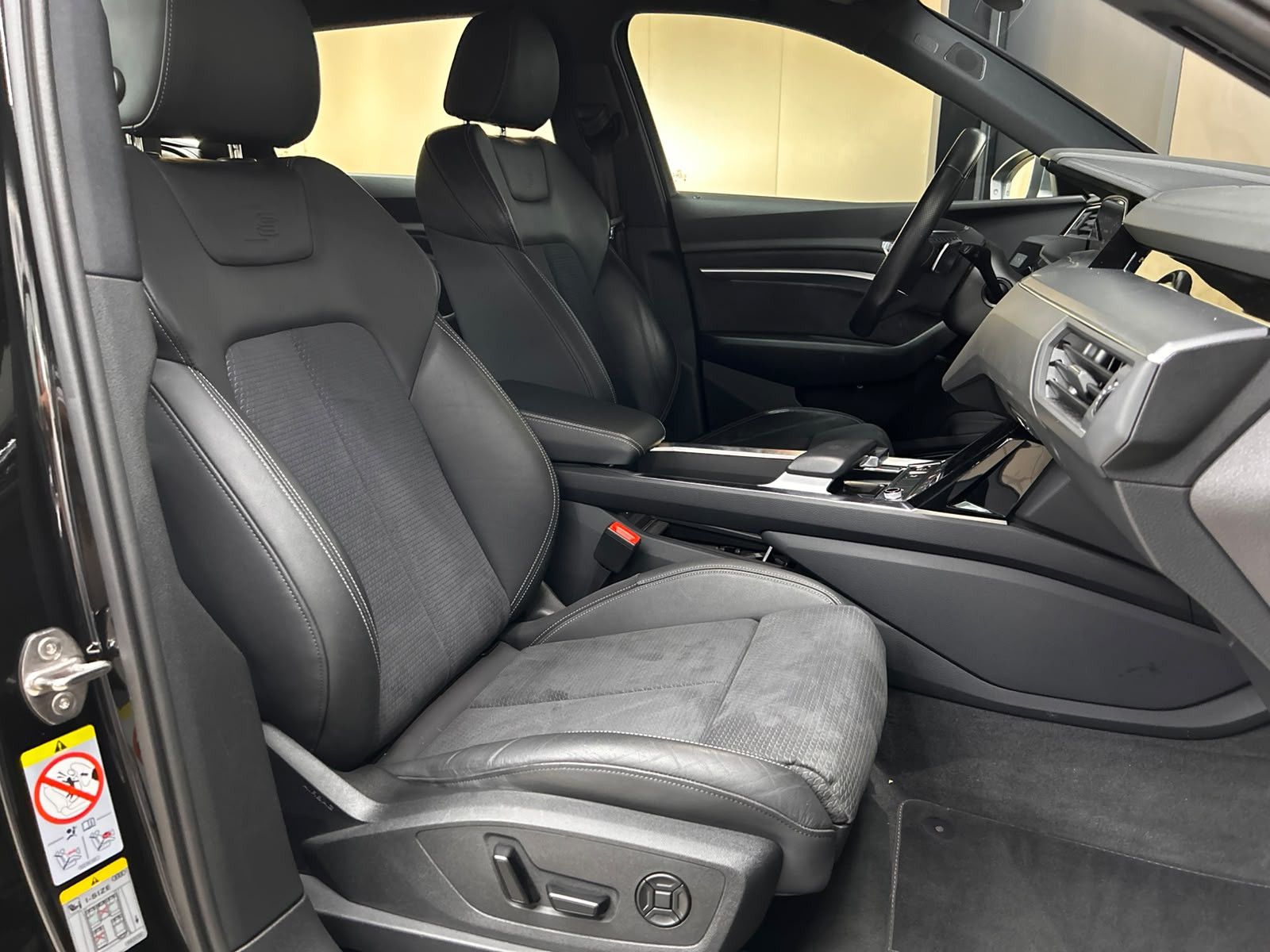 Fahrzeugabbildung Audi e-tron 55 Quat 2X S LINE SPORT LED+NAVI+B&O+KAM+