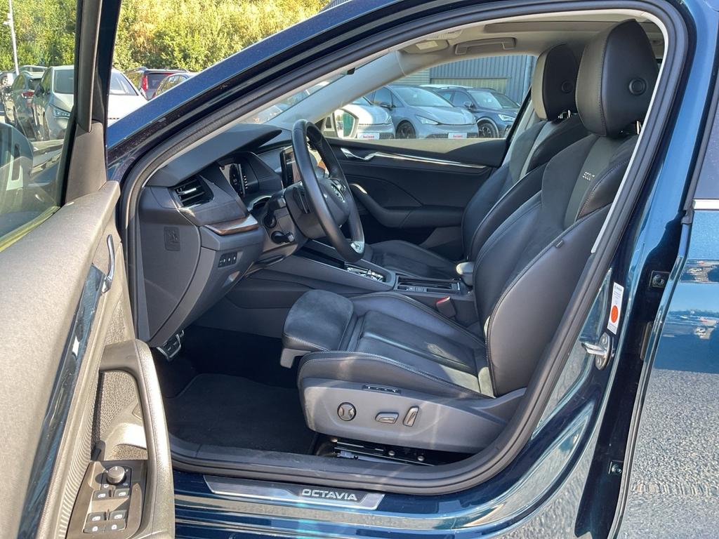 Skoda Octavia 2023 г. Синий, пробег 59975 км