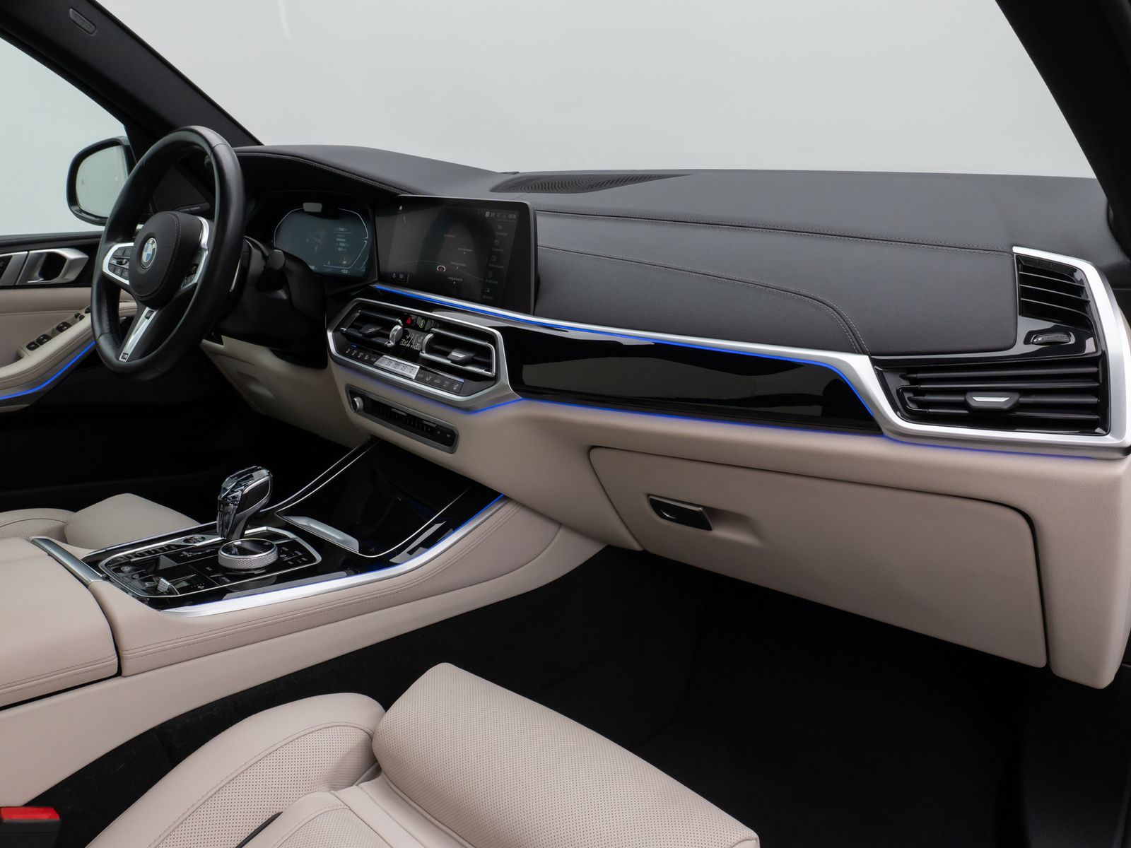 Fahrzeugabbildung BMW X5 xD40d M Sport Panorama Laser 360°HUD DAB H/K