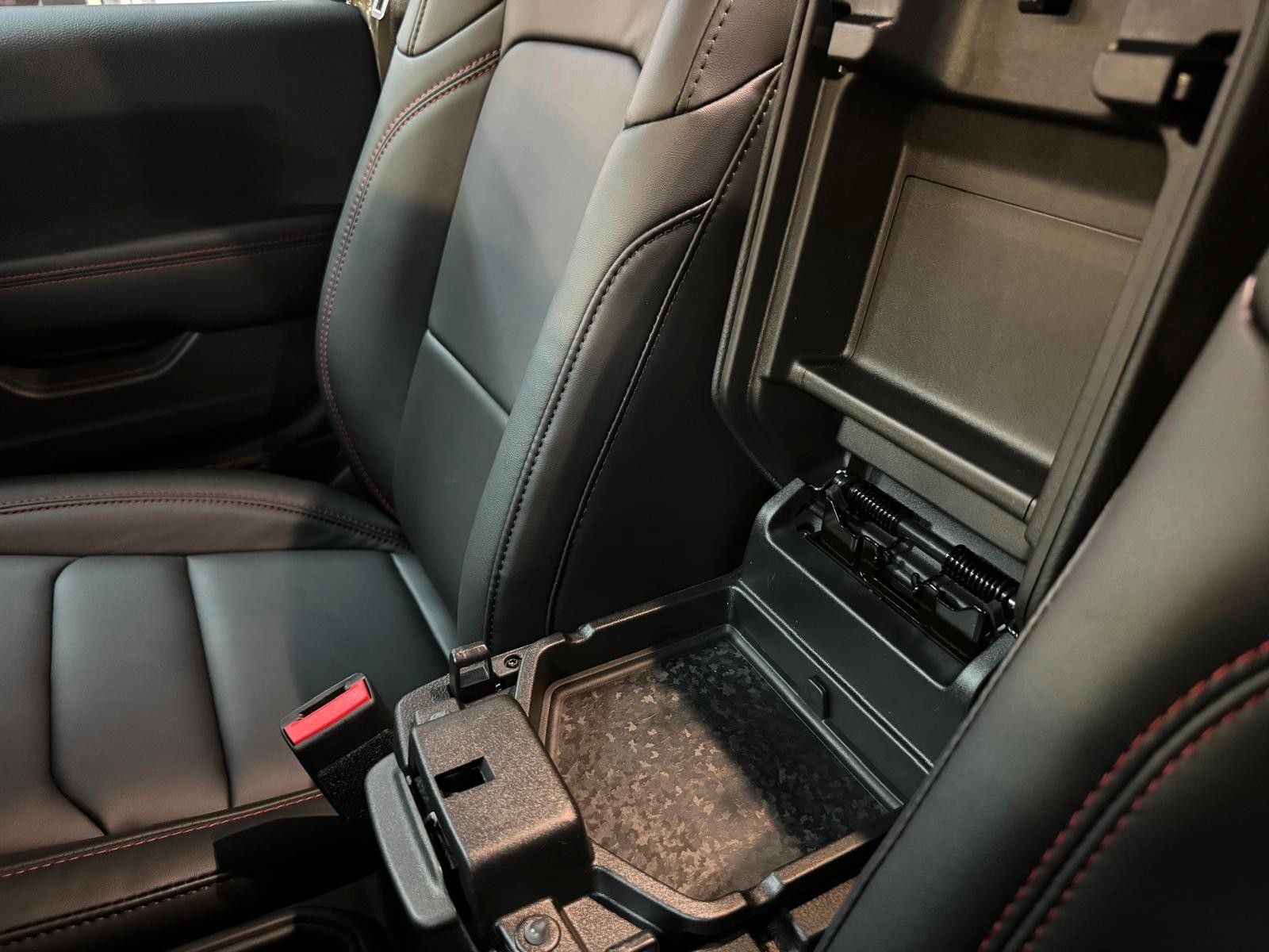 Fahrzeugabbildung Jeep RUBICON X 3.6L-V6-CAM-HARDTOP-35"