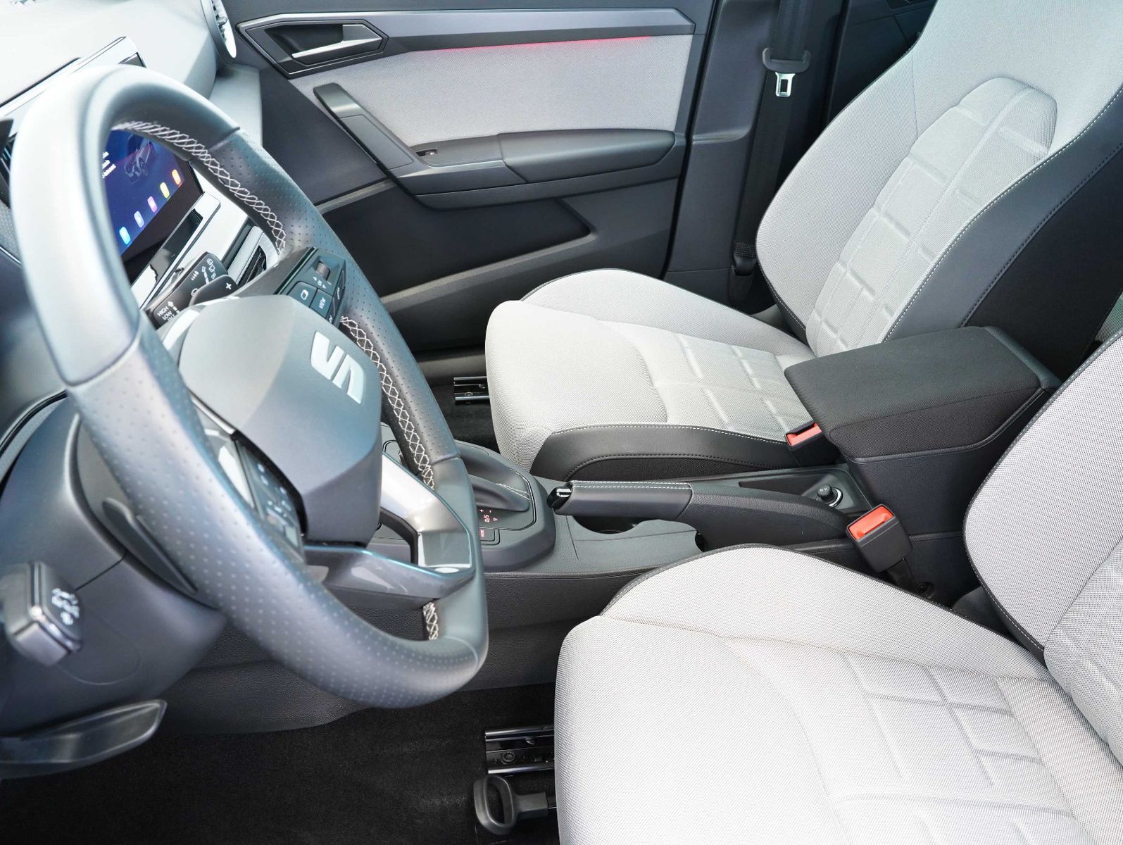 Fahrzeugabbildung SEAT Arona 1.5 TSI 110 kW FR Black Edition