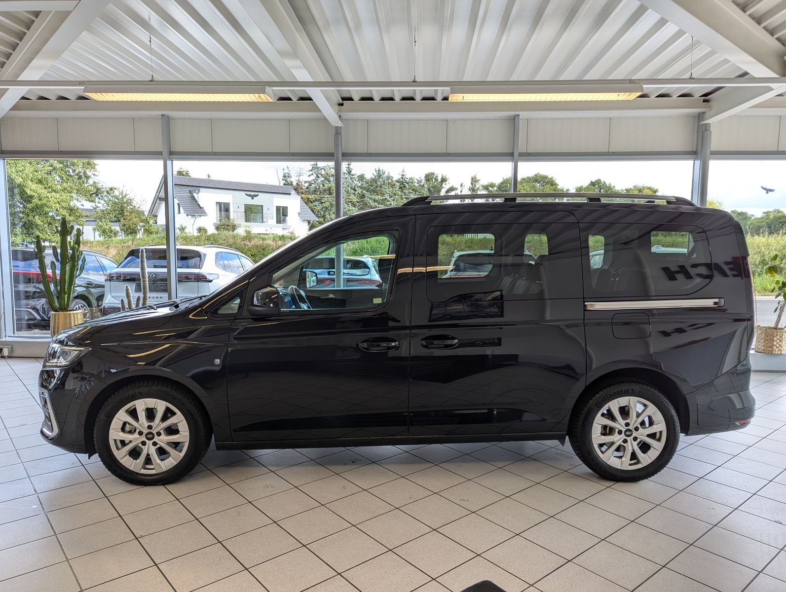 FORD Tourneo Connect L2 Titaniu 7-Sitz Bi-LED Cam AHK - Image 4