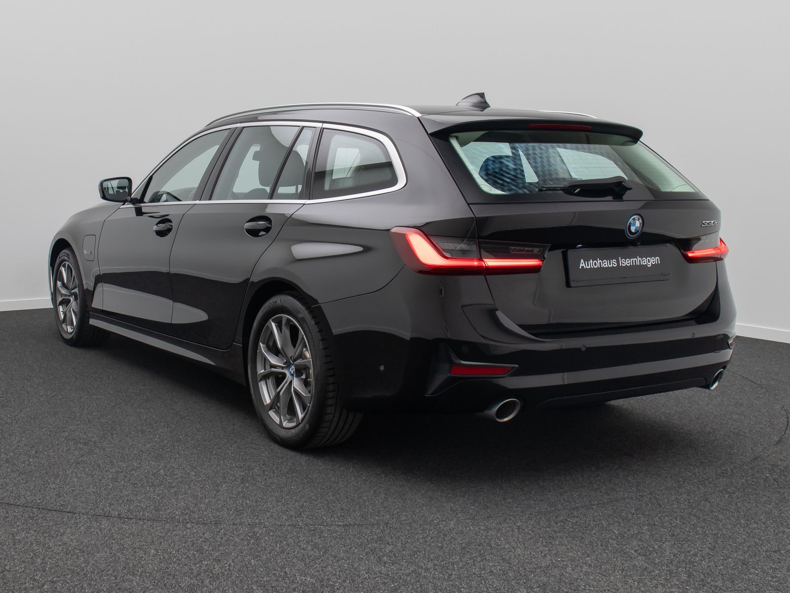 Fahrzeugabbildung BMW 330e Sport Line 360°Alarm HUD DAB HiFi Fernlicht