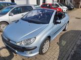 Peugeot 206 CC TÜV Neu 2. Vorbesitzer - gebrauchte Peugeot 206 aus dem Jahr 2001
