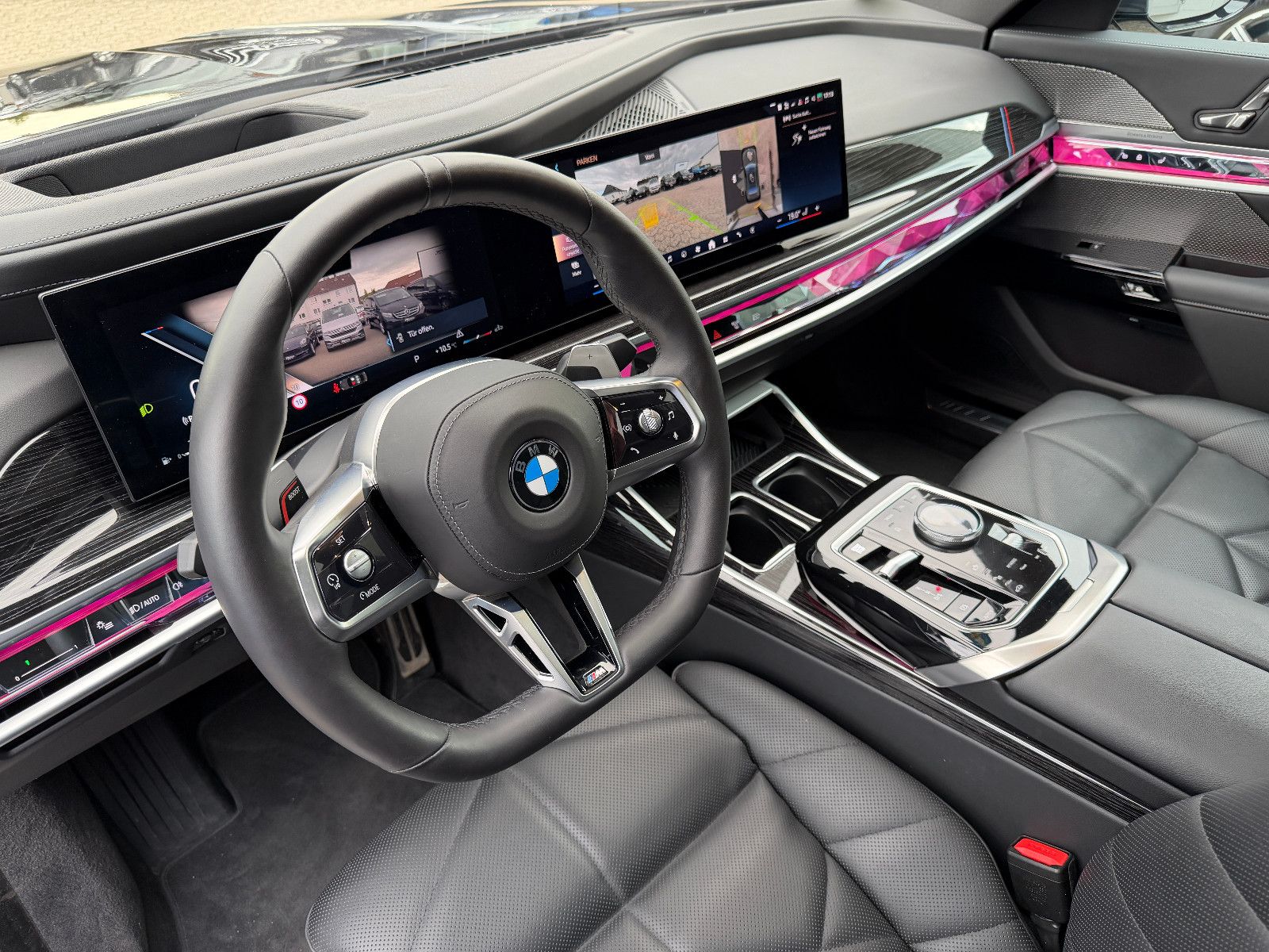 Fahrzeugabbildung BMW 740 d xDrive M Sport/CINEMA-TV/SKY LOUNGE/ICONIC