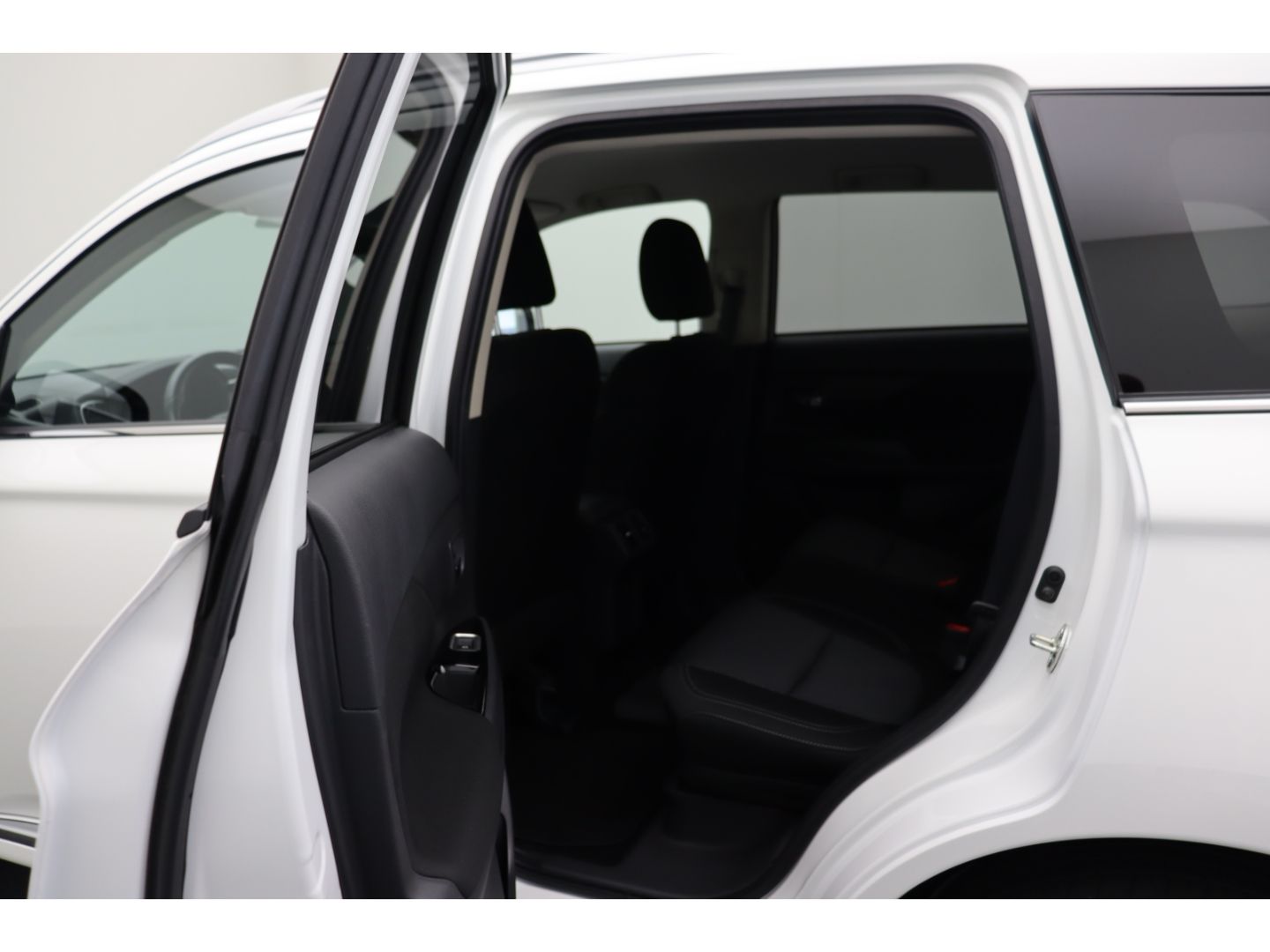 Fahrzeugabbildung Mitsubishi Plug-in Hybrid Outlander PHEV 2.4 Basis 4WD