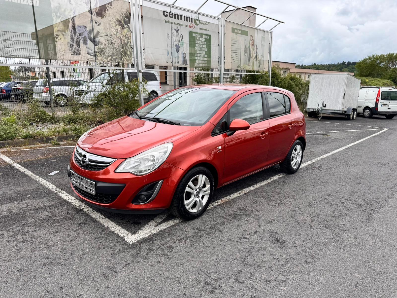Opel Corsa D Active. TÜV NEU