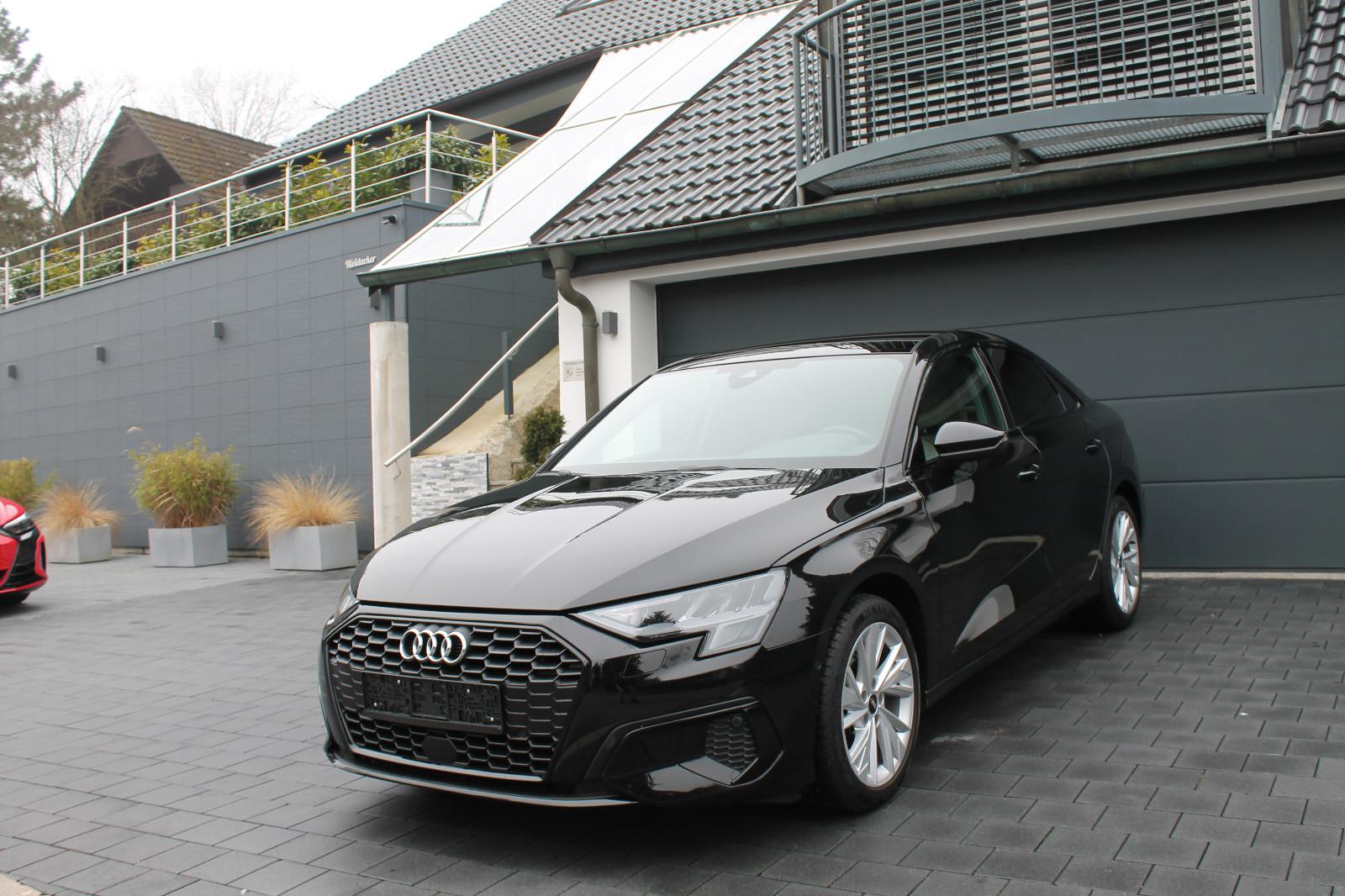 Audi A3 Limousine 30 TFSI Vollleder  20TKM Pano DAB