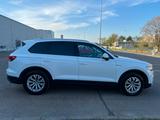 Volkswagen Touareg 3.0 V6 TDI 170kW 4MOT Tiptr. Atmosph... - Volkswagen Touareg: Firmenfahrzeug