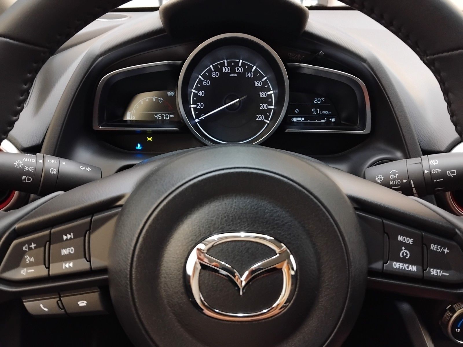 Mazda 2 (04/2023, Benzin)