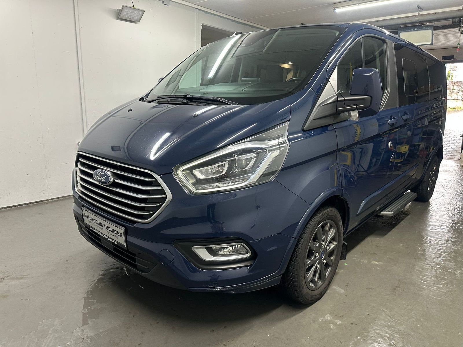 Fahrzeugabbildung Ford Tourneo Custom 320 L2H1*8SITZE*AHK*ACC*SPURH*