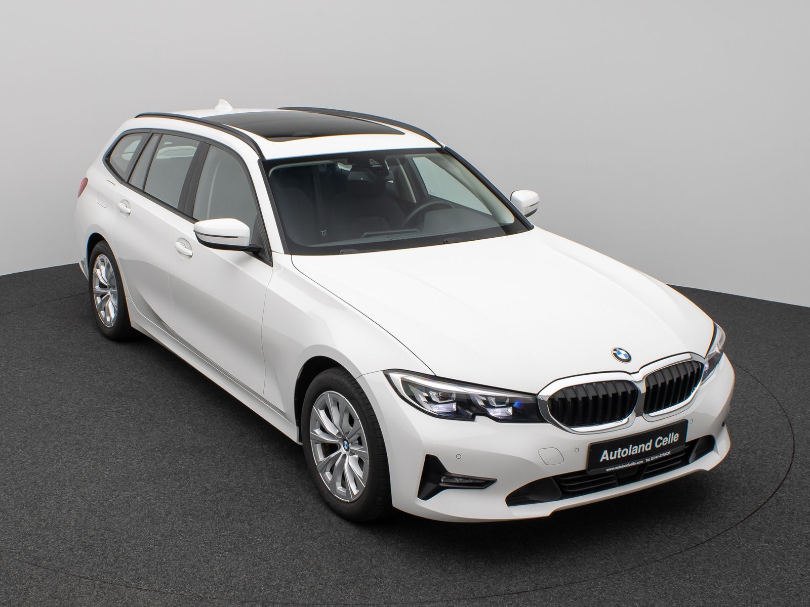 Fahrzeugabbildung BMW 320d Panorama DAB HiFi Stop&Go Alarm AHK PDC
