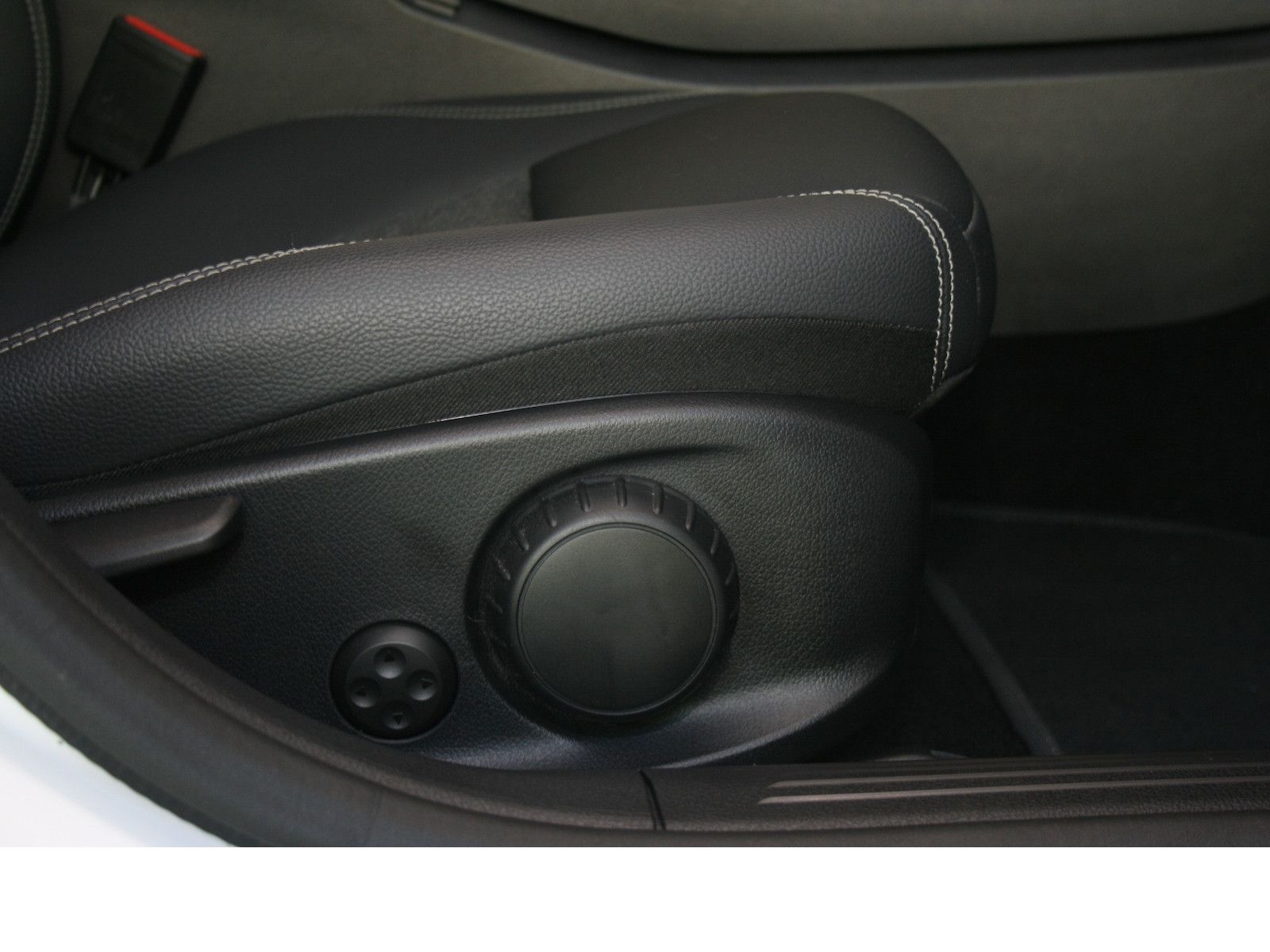 Fahrzeugabbildung Mercedes-Benz A 200 d Progr.Advanced*AHK*DISTRONIC*Winterpaket