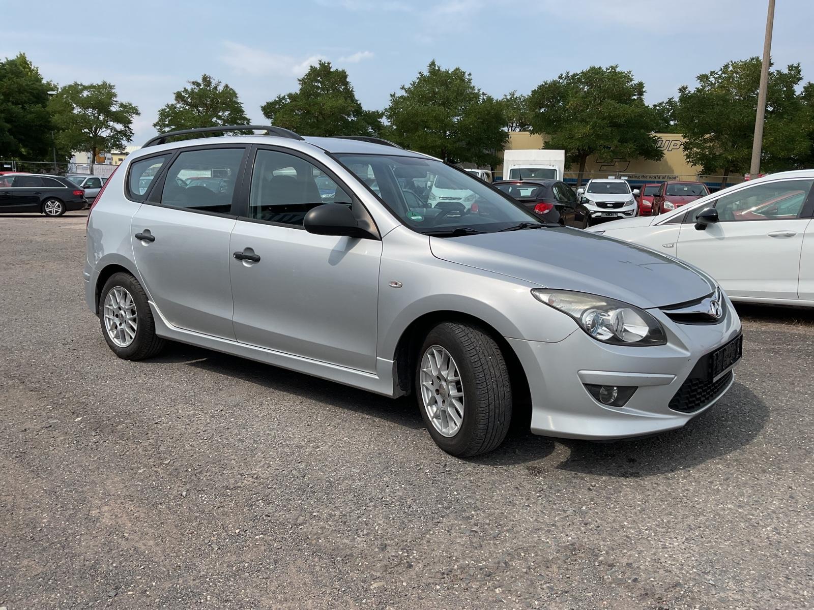 Hyundai i30 2010 — interior