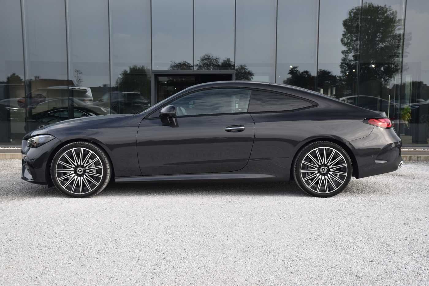 Mercedes-Benz CLE 450 Coupé 4Matic AMG Burmester Night 360° Re imagem 3
