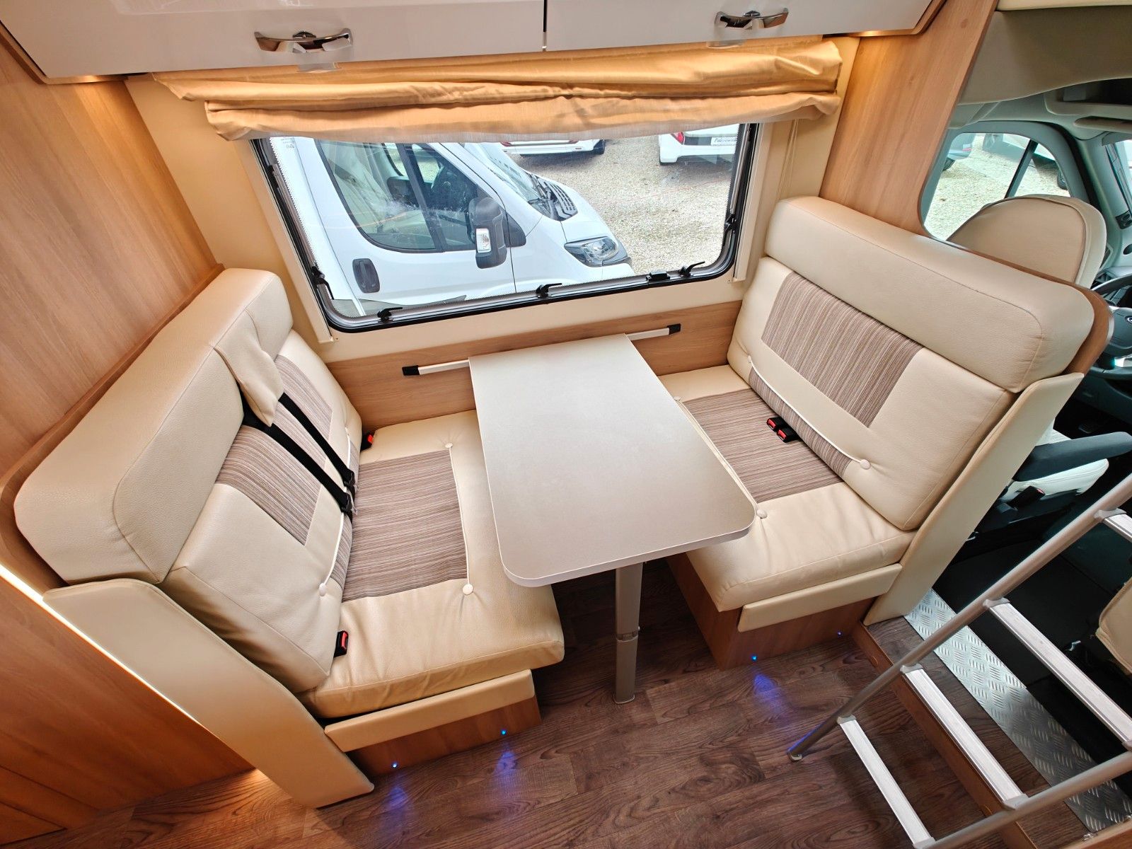 Fahrzeugabbildung Roller Team Kronos 275 - SAT, TV, Solar, 6 Sitz/Schlafplätze