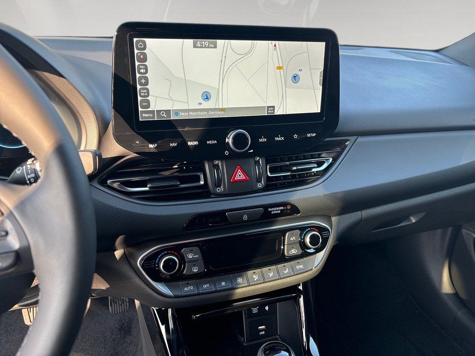 Fahrzeugabbildung Hyundai i30 1.0T 100PS DCT ADVANTAGE Plus-Paket