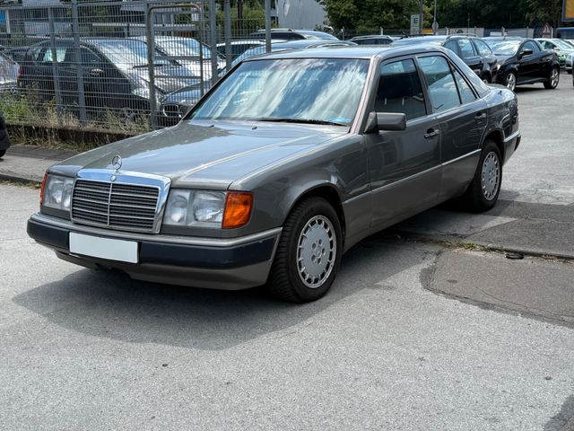 Mercedes-Benz E 200 AUTOMATIK OLDTIMER 2.HAND RENTNER FAHRZEUG