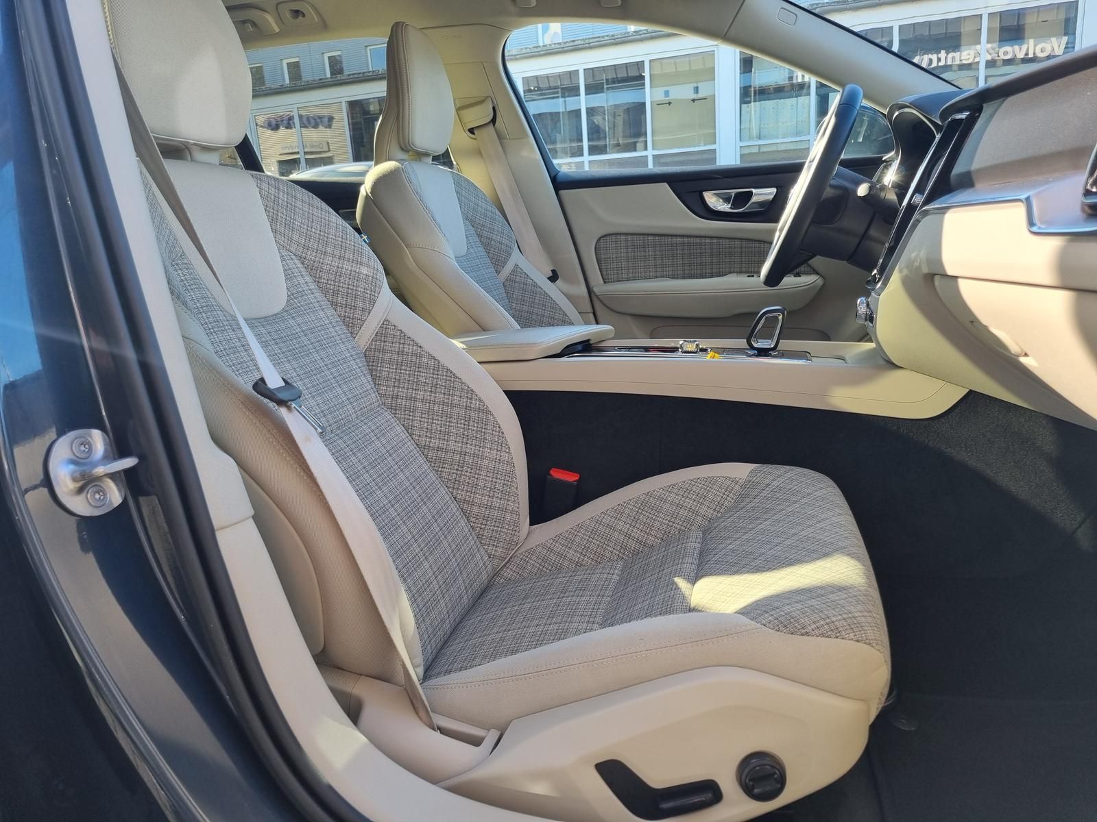 Fahrzeugabbildung Volvo V60 B4 D Core