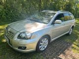 Toyota Avensis - Toyota Avensis Gebrauchtwagen in München