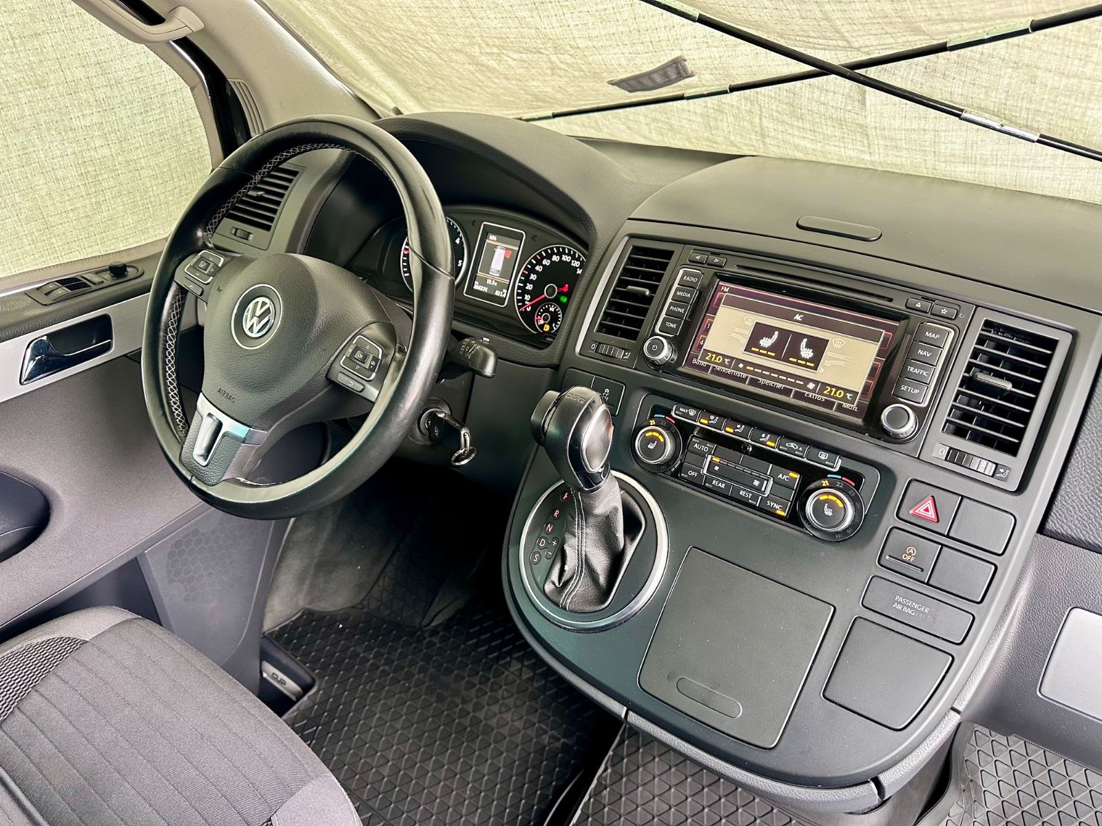 Fahrzeugabbildung Volkswagen T5 MULTIVAN CUP*MOD.2015+AUTOM+7SITZER+20LM