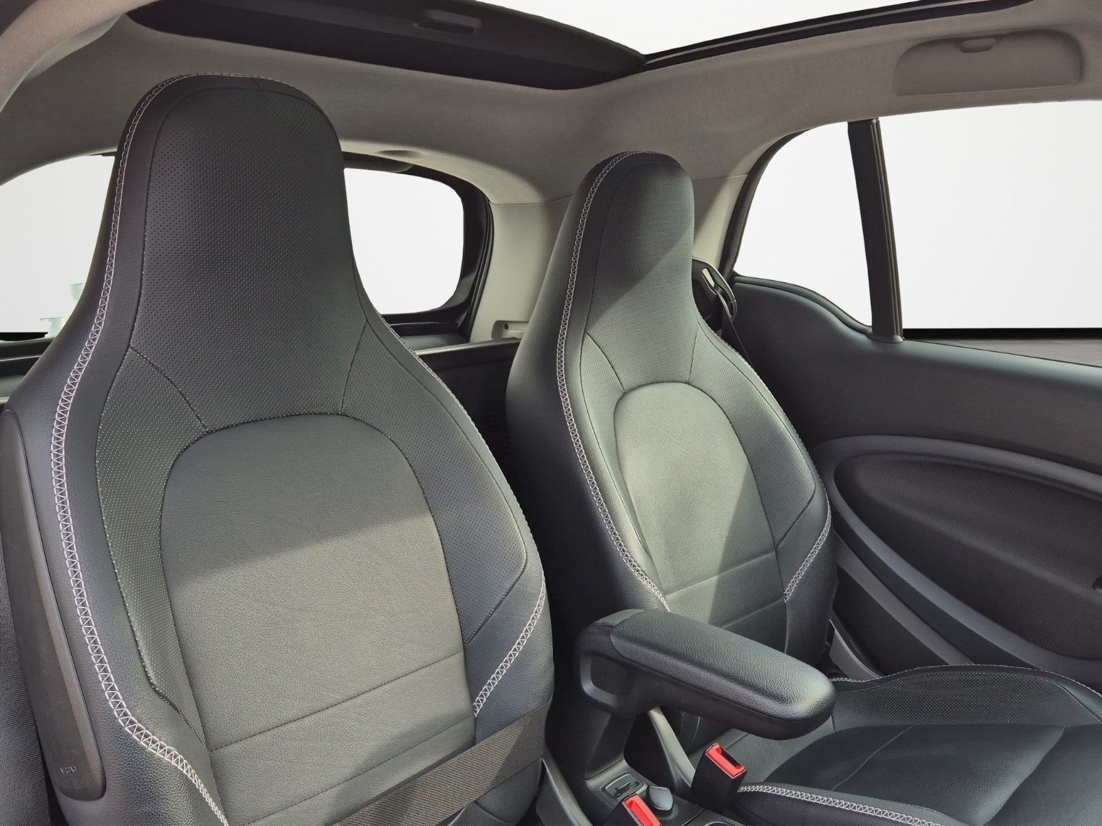Fahrzeugabbildung Smart FORTWO COUPE BRABUS EDITION KAM LEDER BEATS