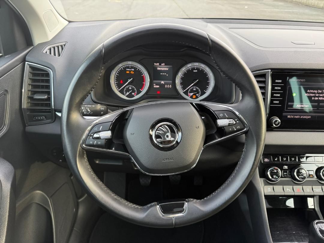 Karoq 1,5 TSI Clever Kamera Navi AHK LED Pano