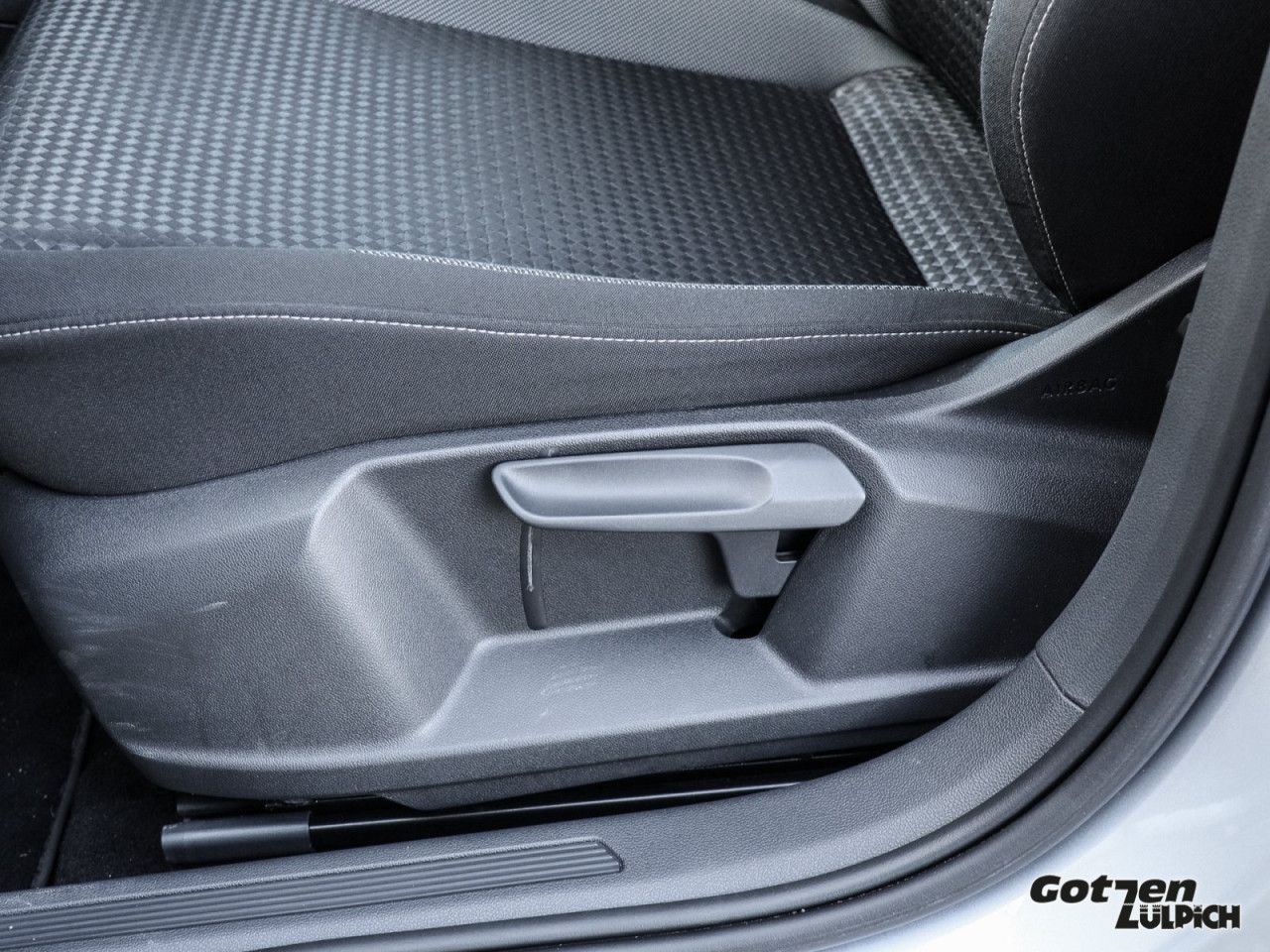 Fahrzeugabbildung Volkswagen T-Cross Active 1,0TSI Navi PDC ACC App-Connect