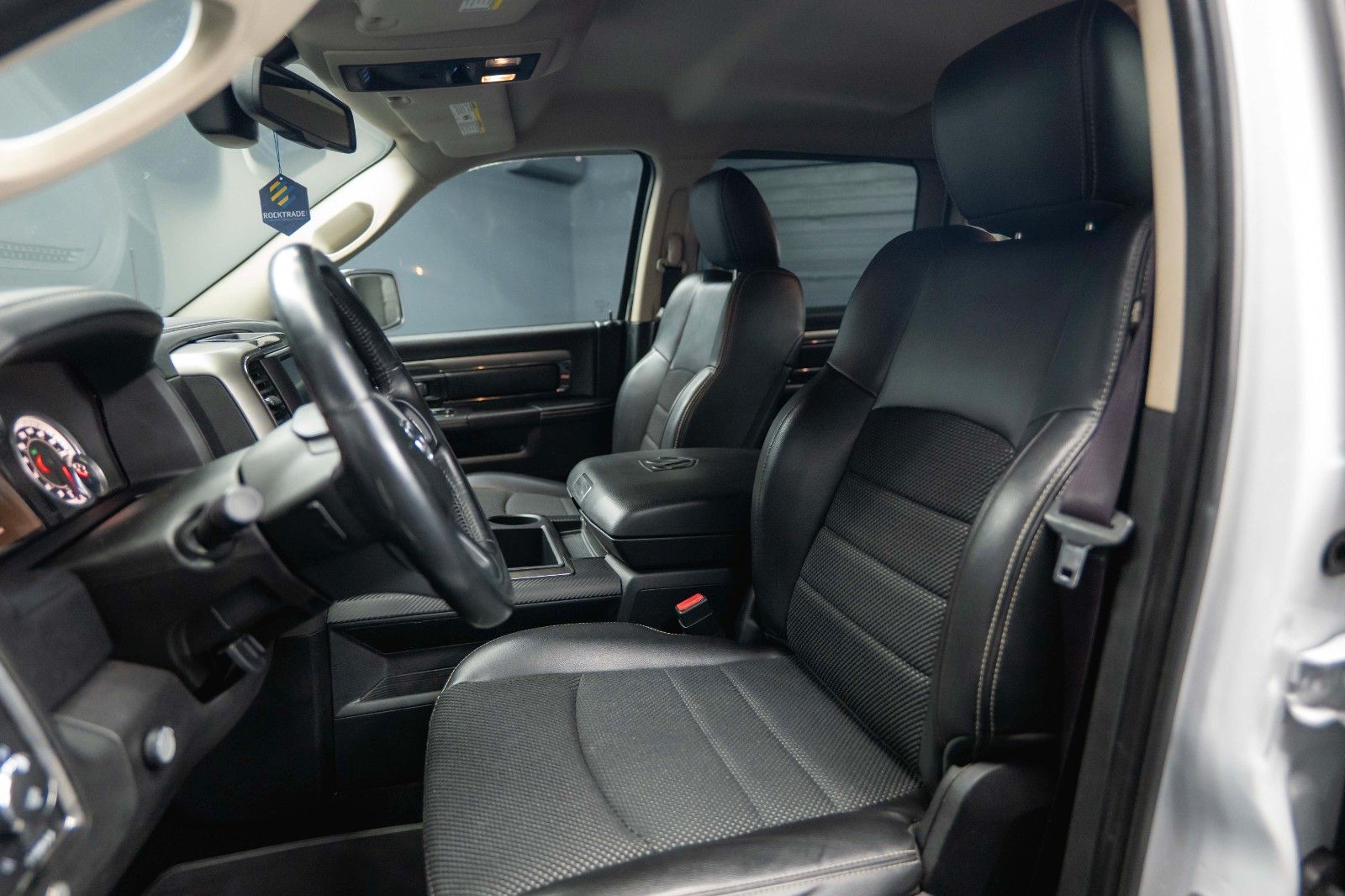 Fahrzeugabbildung Dodge RAM 5.7 V8 HEMI 4x4 Offroad Sport LONGBED *LPG*