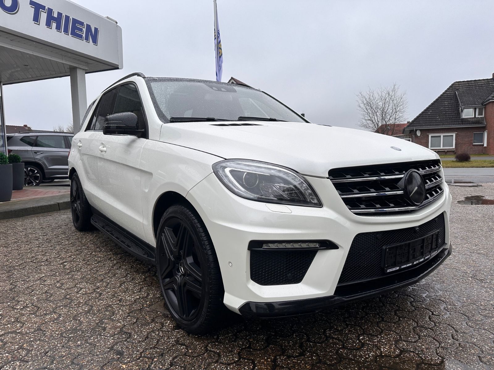 Fahrzeugabbildung Mercedes-Benz ML 63 AMG 4M Perform/AHK/Pano/Nachtsicht/21"/ACC