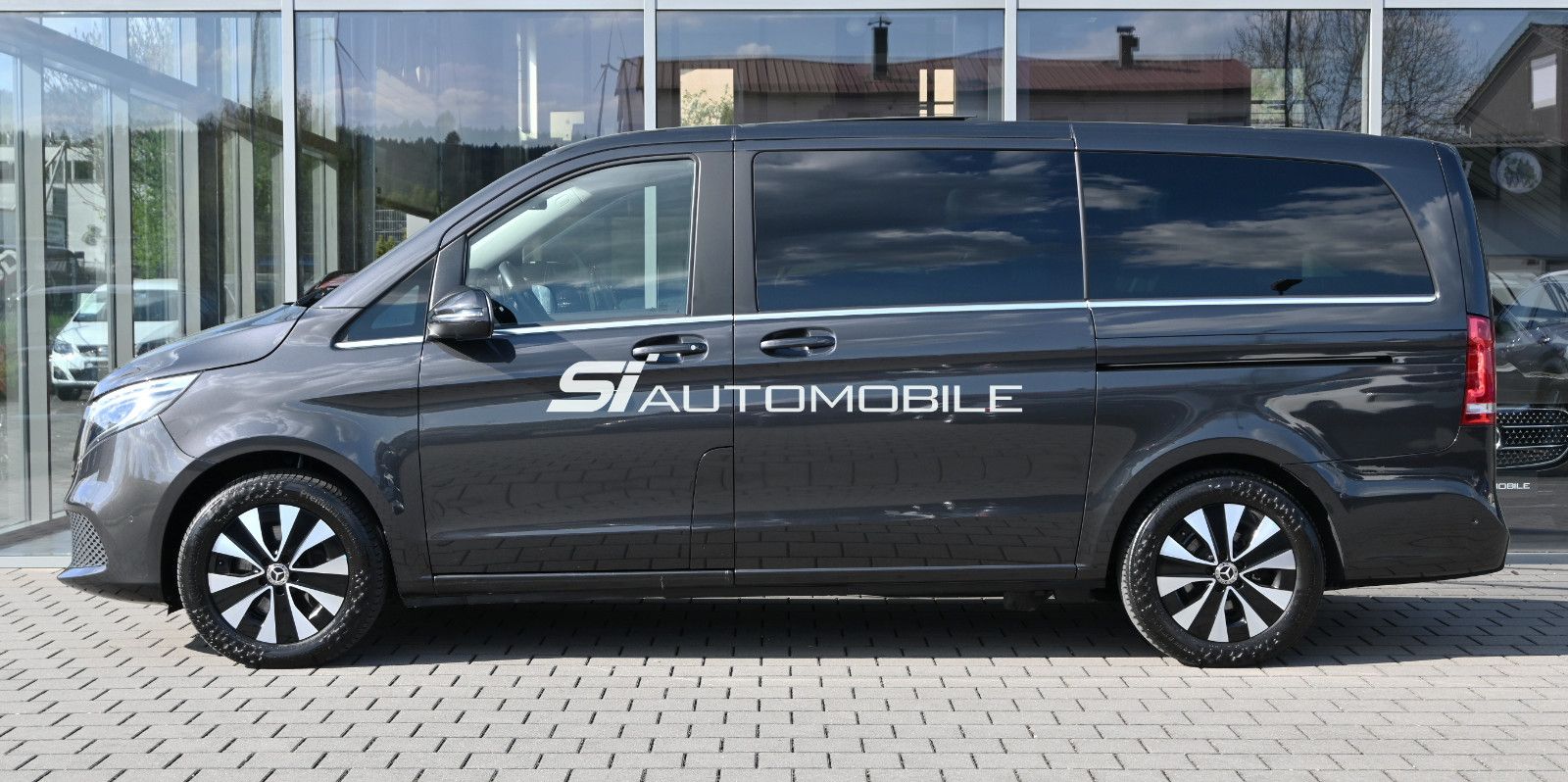 Fahrzeugabbildung Mercedes-Benz V 300 d 4Mat. Lang AVANTG. EDITION °PANO°STANDHZ