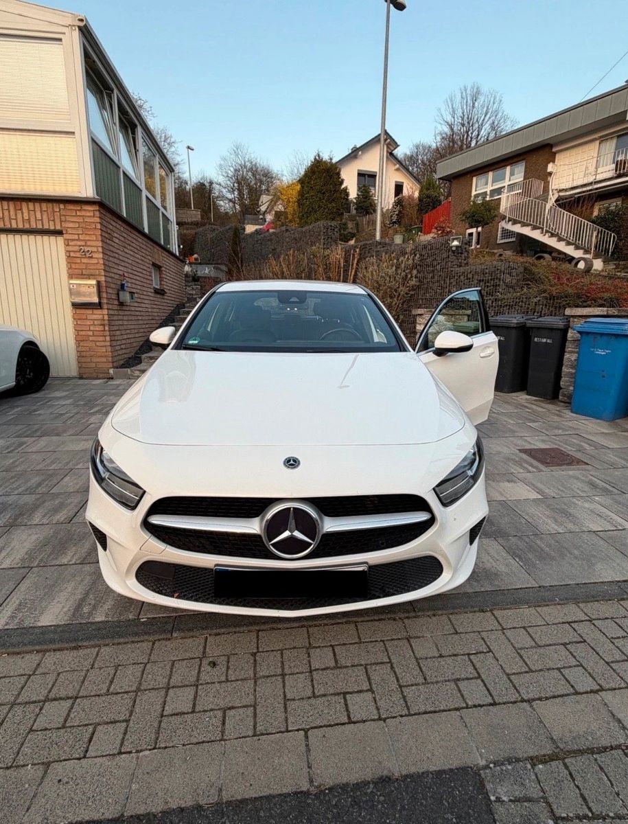 MERCEDES-BENZ Mercedes-Benz A220 Progressive | 190 PS | ...