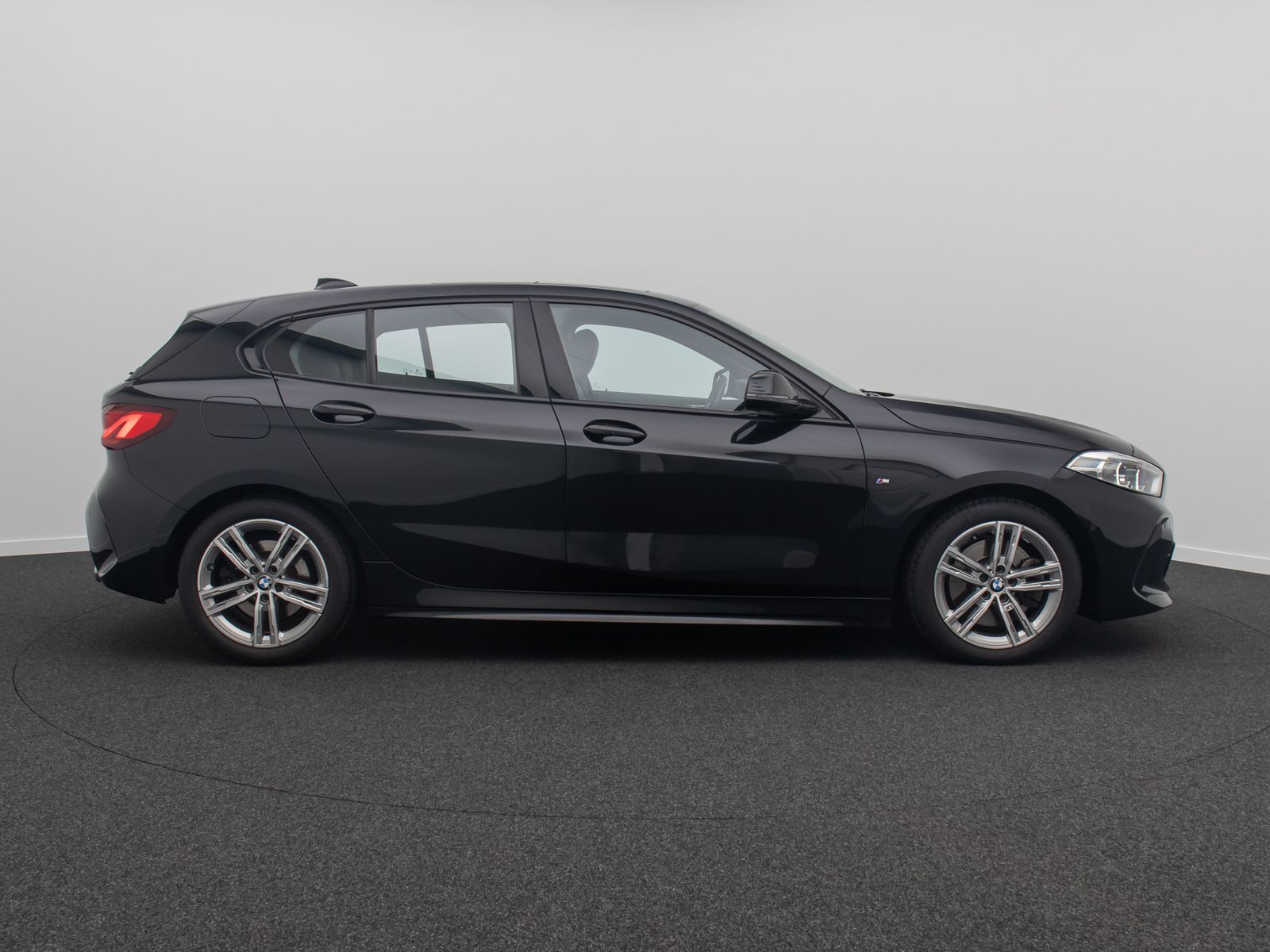 Fahrzeugabbildung BMW 120i M Sport Panoram Kamera DAB HiFi Komfort LED