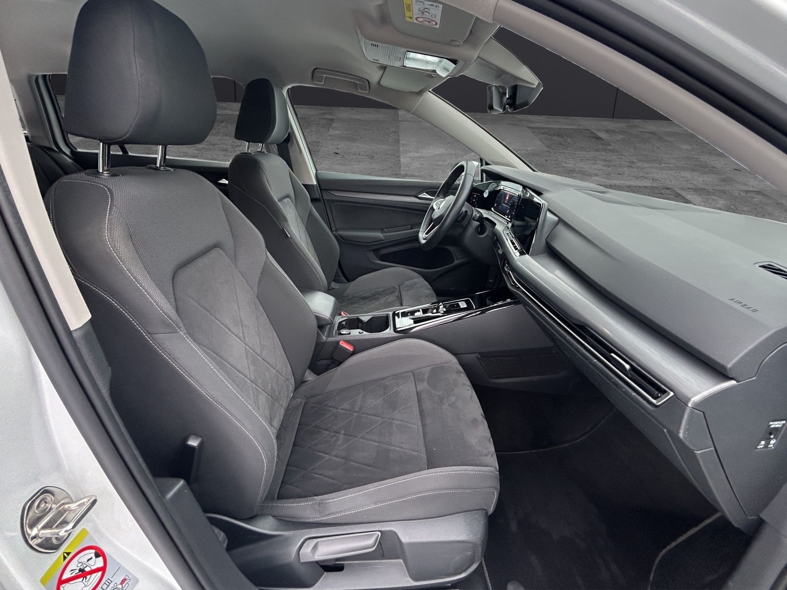 Fahrzeugabbildung Volkswagen Golf VIII Variant Style TDI DSG IQ.Light ACC SH