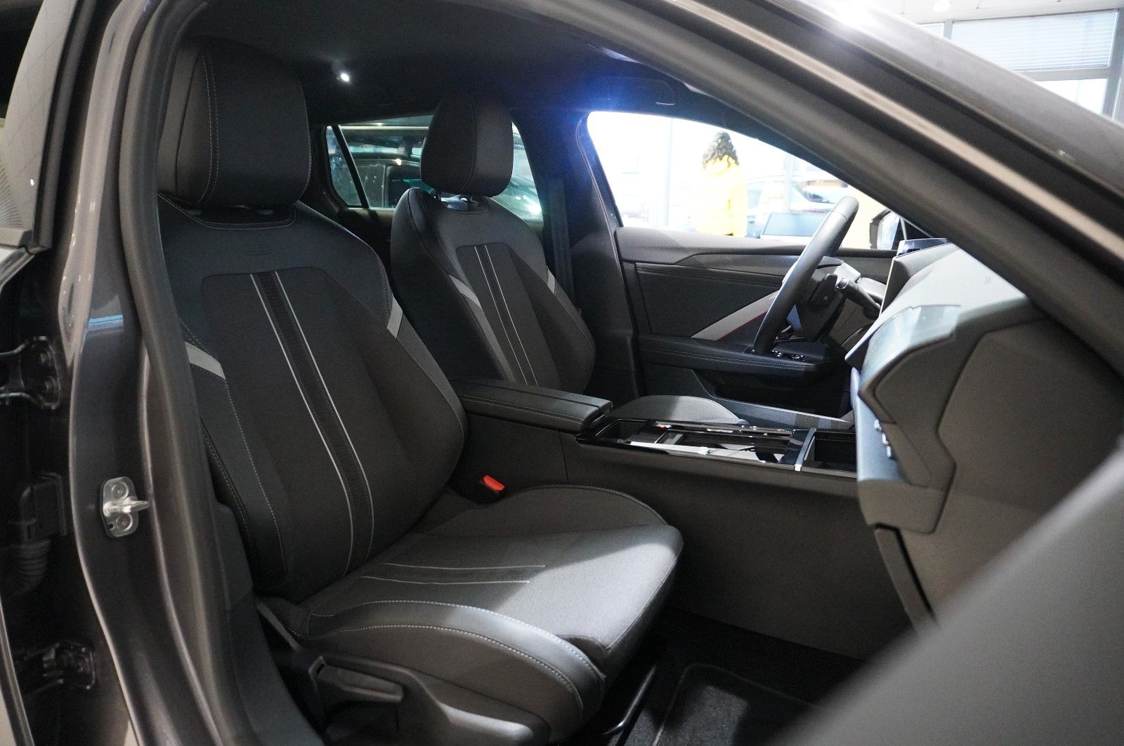 Fahrzeugabbildung Opel Astra L ST 1.2T GS LINE NAVI/LED/360°/VIRT./DAB+