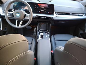 2025 BMW IX2 缩略图 14