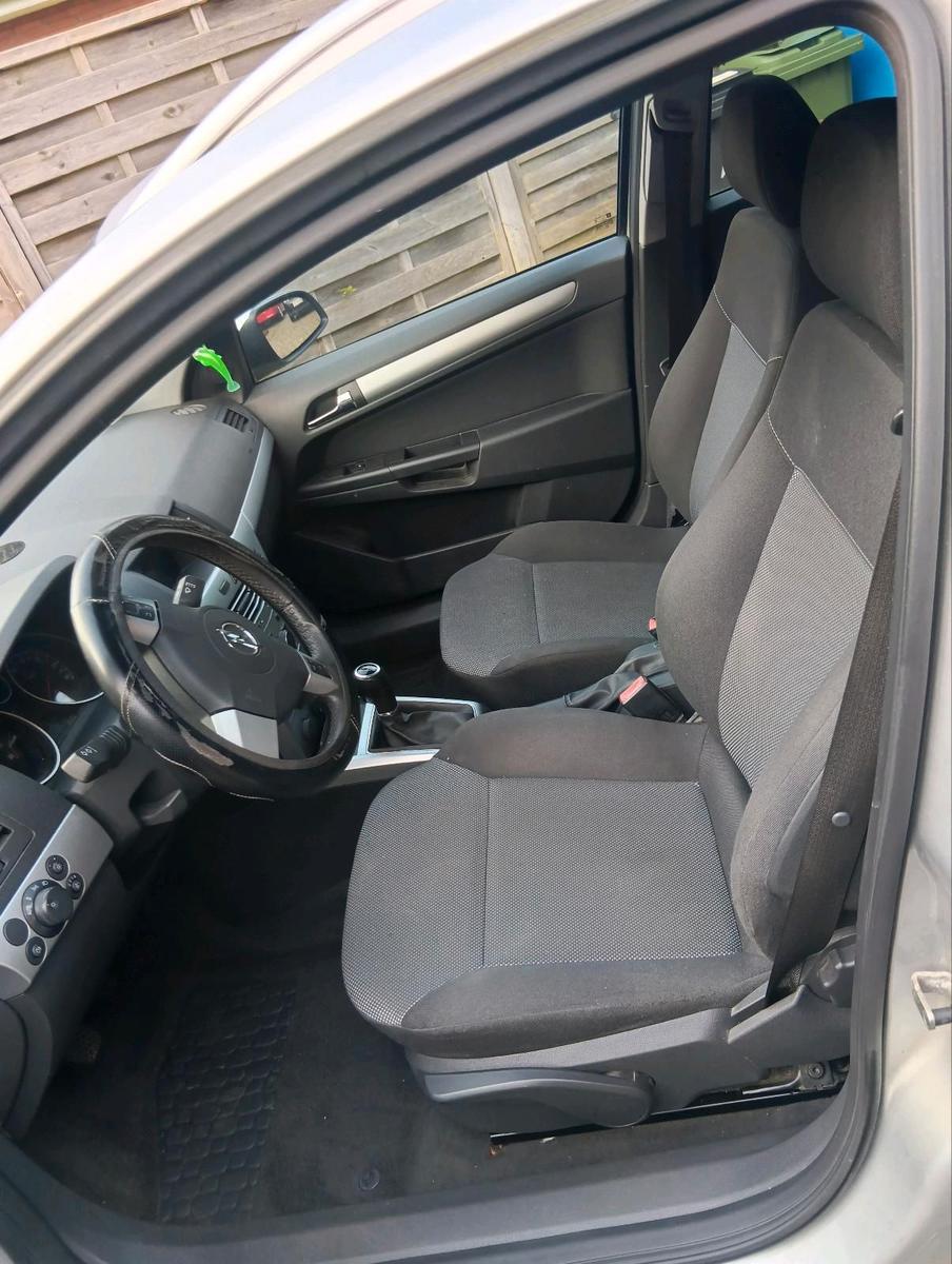 Opel Astra 2009 — photo 5