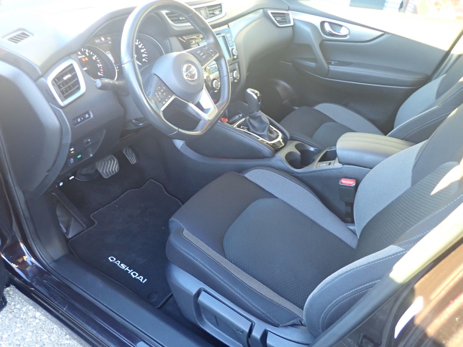 Fahrzeugabbildung Nissan Qashqai 1.3 DIG-T 160PS N-Connecta DCT