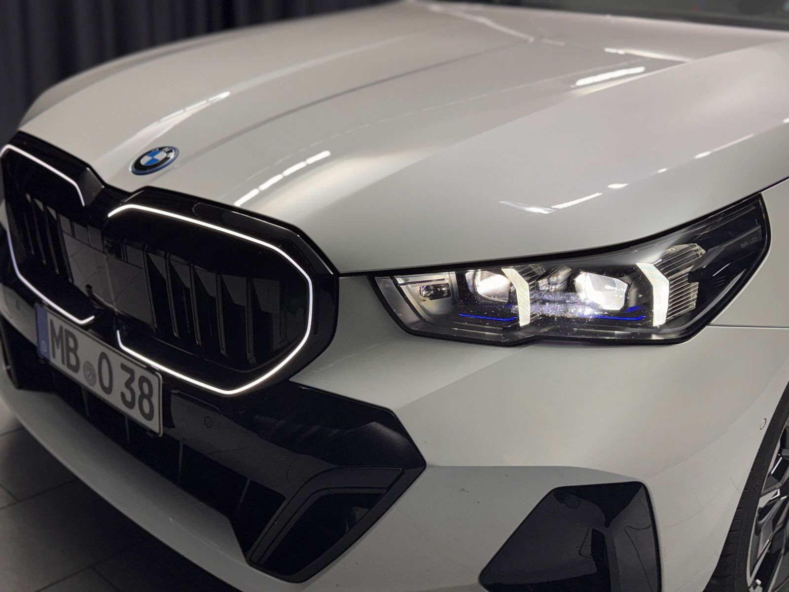 Fahrzeugabbildung BMW 550e Lim. xDrive M SPORT|CARBON|PANO|21 ZOLL|