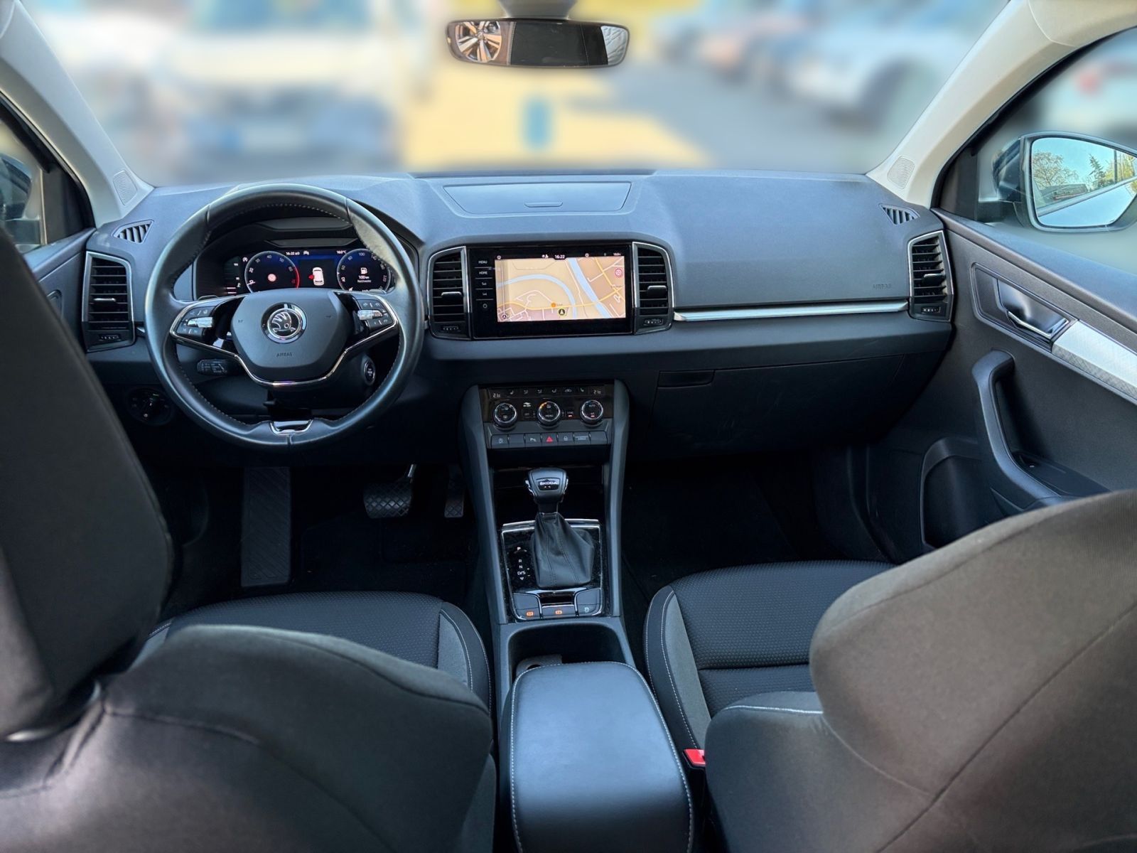 Fahrzeugabbildung SKODA Karoq 1.5 TSI ACT Tour OPF*SHZ*NAVI*Kamera*
