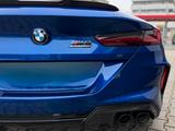 BMW M8 Competition xDrive Coupé M8 Competition - blaue BMW M8