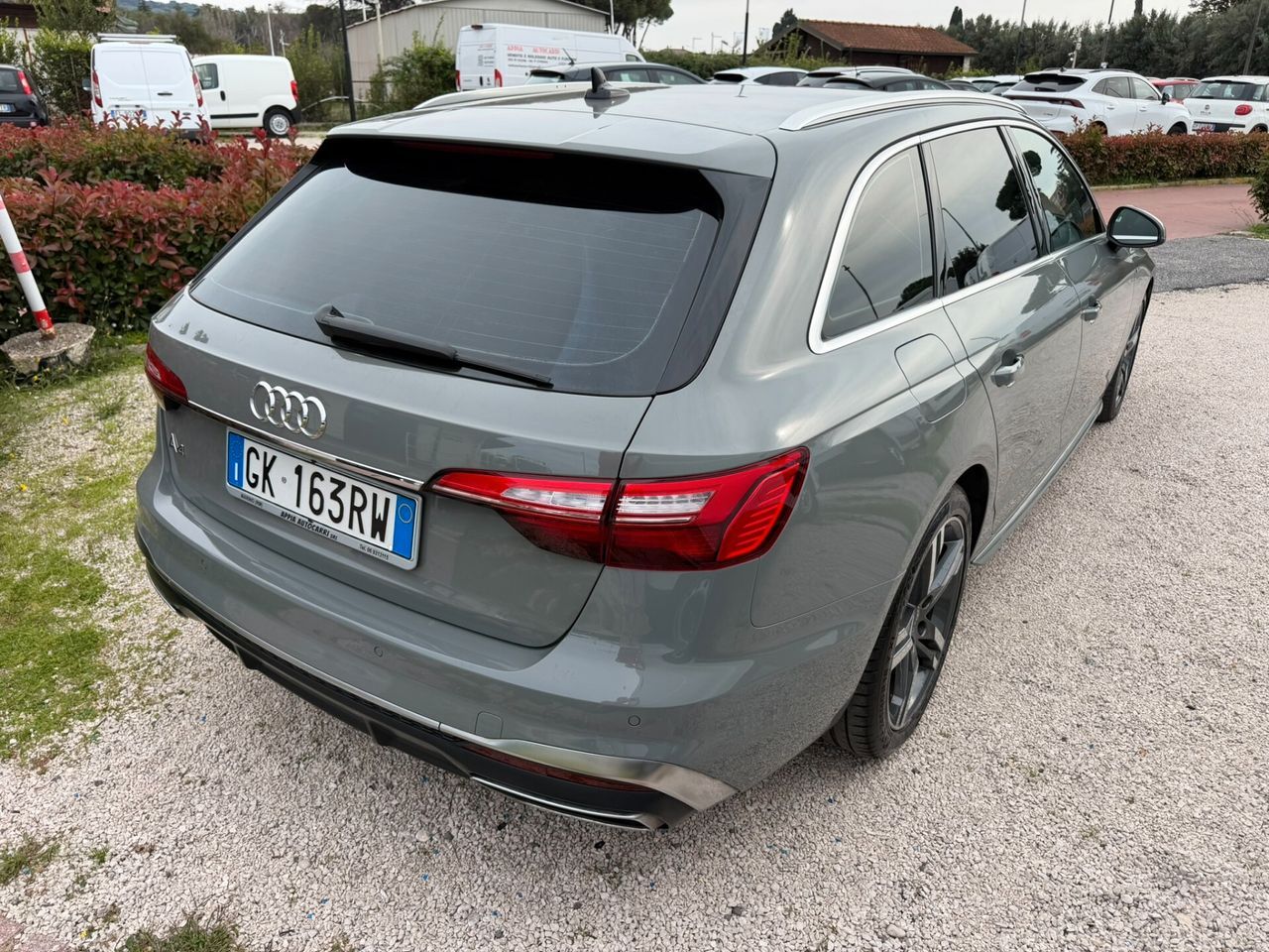Audi A4 Avant 30 TDI 136 CV S-tronic S-line edit imagem 3