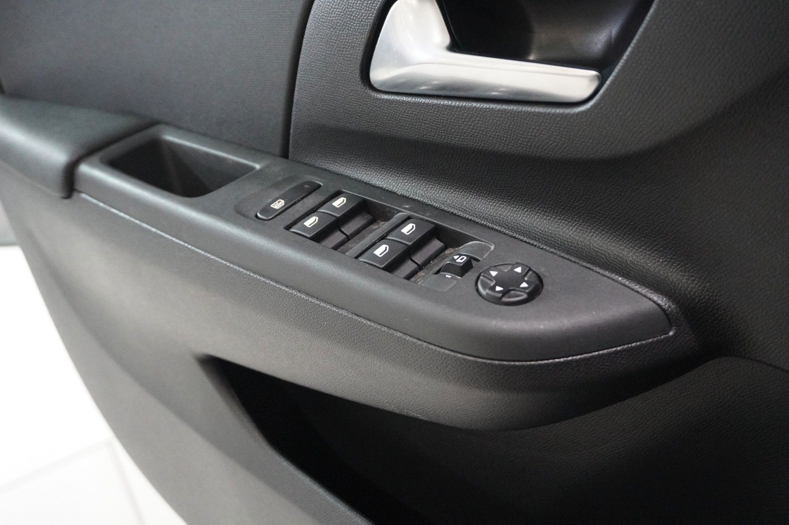 Fahrzeugabbildung Opel Corsa F 1.2 FACELIFT NAVI/LED/KAMERA/VIRTU./DAB+